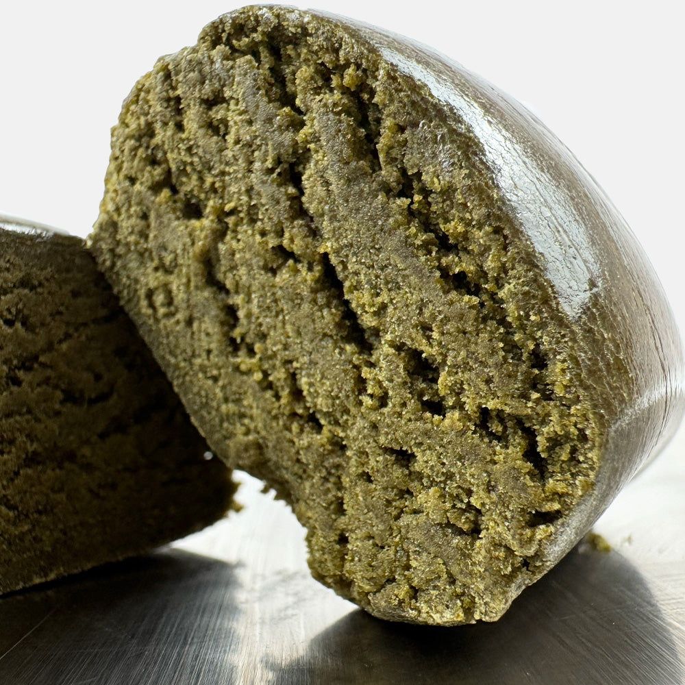 Zoom sur l'intérieur d'une morceaux de Ice O avec 40% de CBD