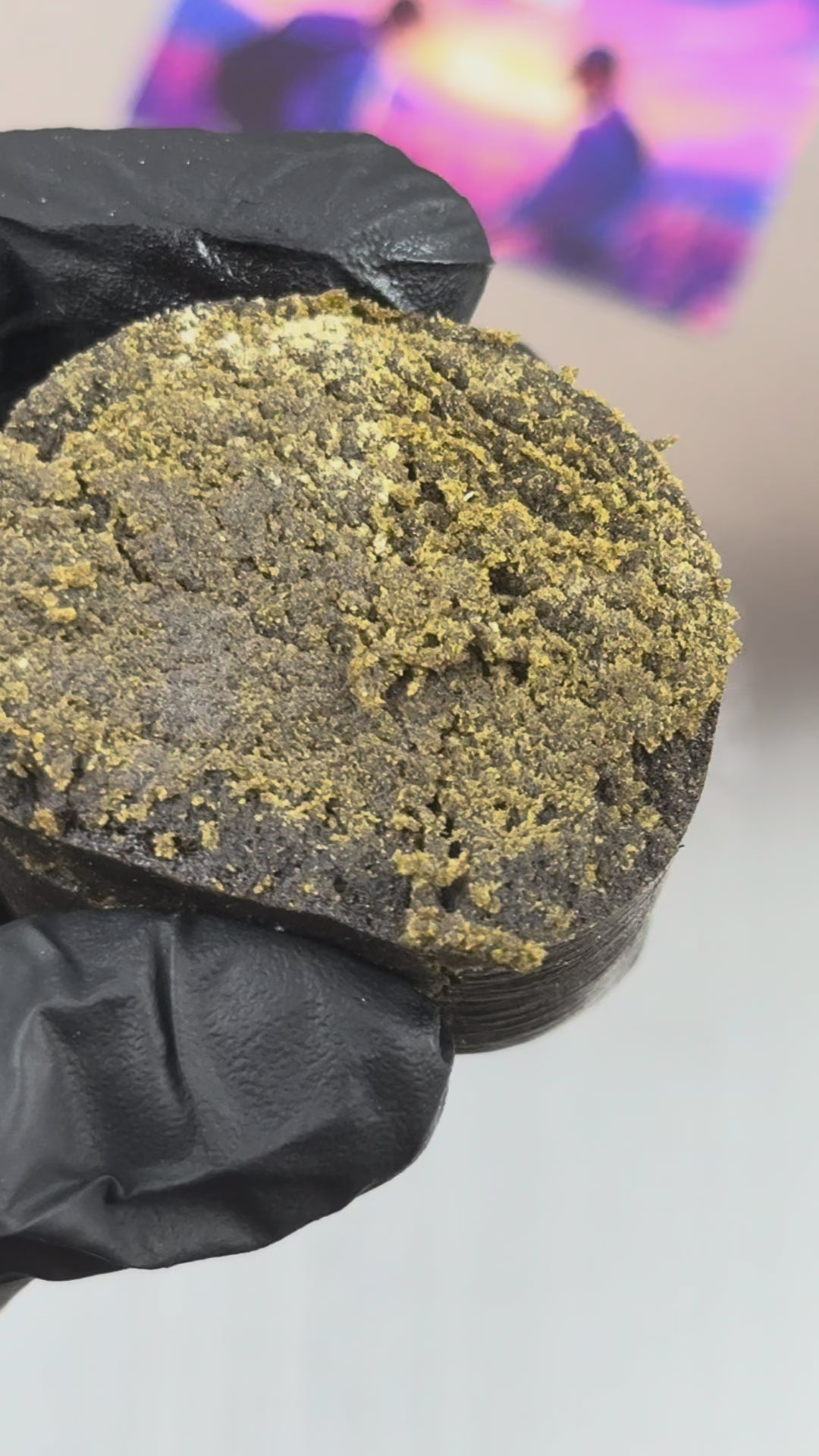 Charger la vidéo: Présentation du CBD Black Butter 70